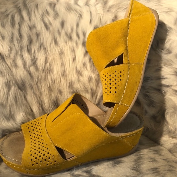 Christyg79 will host @tilnexttime . 
On sunday Nov2 6pm EST - Picture 5 of 10